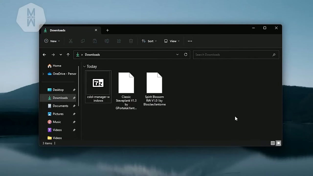 Downloads folder showing cslol-manager-windows.exe and .fantome mod files ready to import